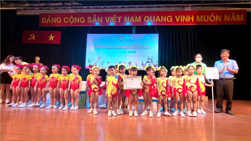 Hơn 200 vận động viên của 12 trường Mầm non nhiệt tình tham gia Liên hoan aerobic mẫu giáo cấp quận năm 2023