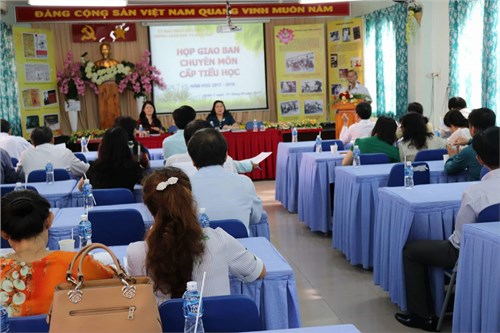 Hội nghị chuyên môn tiểu học. 