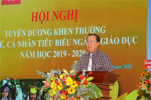 Ông Nguyễn Ngọc Cường - Phó Chủ tịch UBND phát biểu trong Hội nghị tuyên dương khen thưởng tập thể, cá nhân tiêu biểu ngành giáo dục năm học 2019-2020