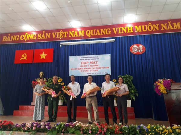 Phòng Giáo dục và Đào tạo Quận 9 đã tổ chức họp mặt Cán bộ Y tế học đường nhân kỷ niệm 65 năm ngày Thầy thuốc Việt Nam (27/02/1955-27/02/2020)