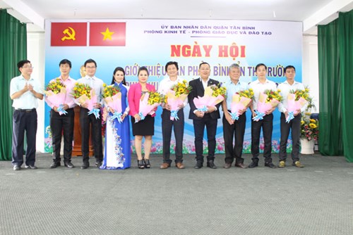 Hình ảnh ngày Hội giới thiệu sản phẩm bình ổn thị trường phục vụ khai giảng năm học 2017 - 2018