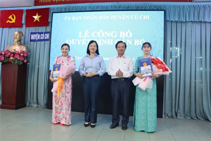 Lễ trao công bố Quyết định cán bộ