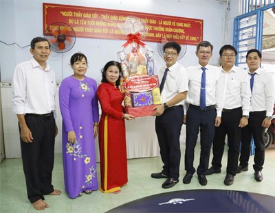 Thăm hỏi, chúc mừng các cơ sở giáo dục trên địa bàn Quận 8 nhân kỷ niệm 42 năm Ngày Nhà Giáo Việt Nam (20/11/1982 - 20/11/2024)