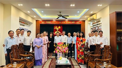 Thường trực Ủy ban nhân dân Quận 8 chúc mừng Phòng Giáo dục và Đào tạo Quận 8 Nhân kỷ niệm 42 năm Ngày Nhà giáo Việt Nam