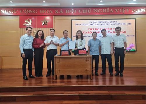 Tiếp Đoàn kiểm tra công nhận Thành phố Hồ Chí Minh đạt chuẩn phổ cập giáo dục, xóa mù chữ làm việc tại Quận 8