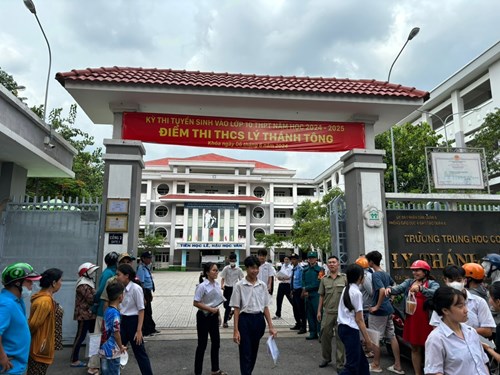 Thí sinh tham gia kỳ thi tuyển sinh 10 năm học 2024 – 2025 trên địa bàn quận 8