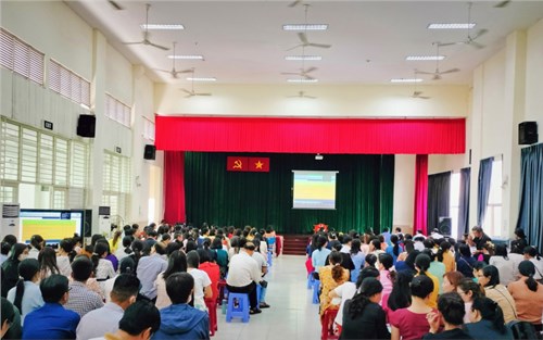 TẬP HUẤN - cán bộ quản lí và giáo viên về việc tổ chức dạy học các môn Khoa học tự nhiên, Lịch sử và Địa lý, Hoạt động trải nghiệm hướng nghiệp.