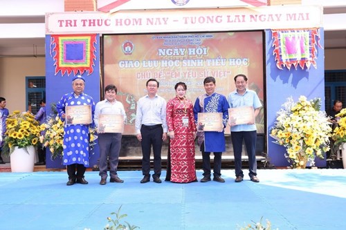 Ngày hội giao lưu học sinh tiểu học chủ đề  Em yêu sử Việt  - Năm học 2023- 2024