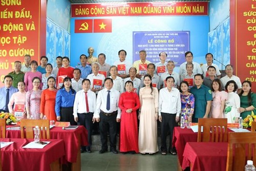 Lễ Công bố Nghị quyết của Hội đồng nhân dân Thành phố.