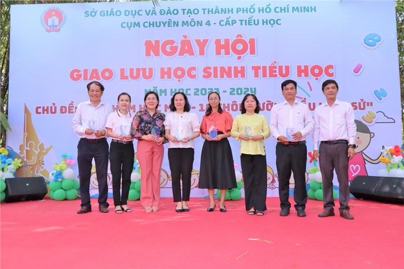 Ngày hội giao lưu học sinh tiểu học năm học 2023-2024. Chủ đề:  Về thăm Hóc môn -18 Thôn vườn trầu lịch sử  .Cụm 4_TPHCM