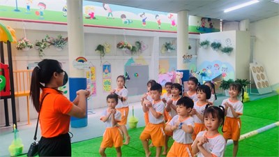 Phòng Giáo dục và Đào tạo Quận 1 tổ chức chuyên đề “Tổ chức hoạt động phát triển thể chất cho trẻ trong trường mầm non”