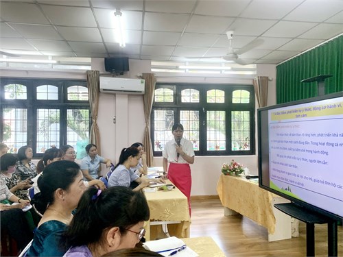 Chuyên đề 
Bồi dưỡng chuyên môn nâng cao năng lực cán bộ quản lý và giáo viên
“Thực hiện quyền con người, quyền trẻ em trong cơ sở giáo dục mầm non, tích hợp nội dung giáo dục quyền trẻ em trong thực hiện chương trình” và chuyên đề “Hỗ trợ cha mẹ chuẩn bị cho trẻ 5 tuổi sẵn sàng vào lớp một”