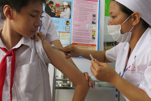 Triển khai tiêm vắc xin phòng, chống dịch sởi cho nhóm đối tượng được bổ sung theo Công văn số 6639/ UBND-VX ngày 30/10/2024 của Ủy ban nhân dân Thành phố tại các đơn vị trường học.