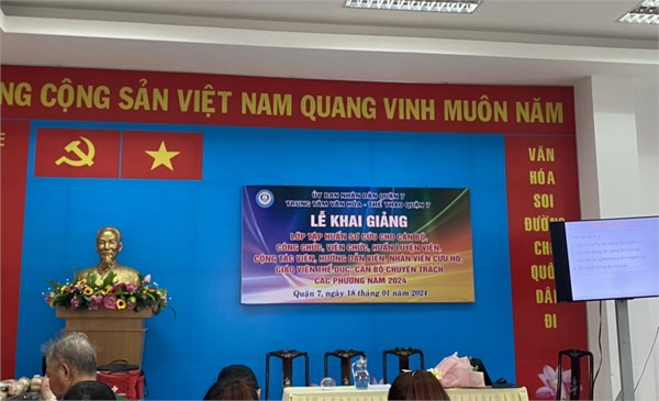 Phòng Giáo dục và Đào tạo Quận 7 đã phối hợp cùng Trung tâm Văn hóa - thể thao tập huấn lớp sơ cấp cứu năm 2024