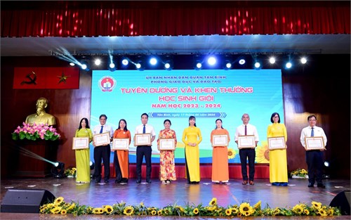 Lễ tuyên dương và khen thưởng học sinh giỏi, năm học 2023-2024