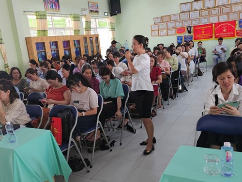 Hoạt động (MN): Tổ chức bồi dưỡng chuyên đề  Thực hiện quyền con người, quyền trẻ em trong CSGDMN, tích hợp nội dung giáo dục. Quyền trẻ em trong thực hiện chương trình  và  Hướng dẫn đánh giá sự phát triển của trẻ 
