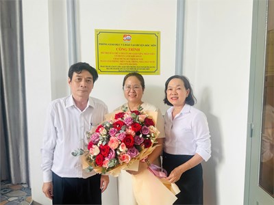 Lễ trao tặng công trình hỗ trợ sửa chữa nhà ở cho giáo viên, nhân viên có hoàn cảnh khó khăn chào mừng kỉ niệm 50 năm ngày miền nam hoàn toàn giải phóng, thống nhất đất nước