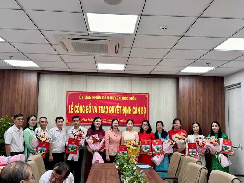Thông báo số: 238/GDĐT của Phòng Giáo dục và Đào tạo huyện về các trường hợp được ủy ban nhân dân huyện công bố và trao quyết định điều động, bổ nhiệm cán bộ quản lý tại các trường mầm non, tiểu học, trung học cơ sở công lập .