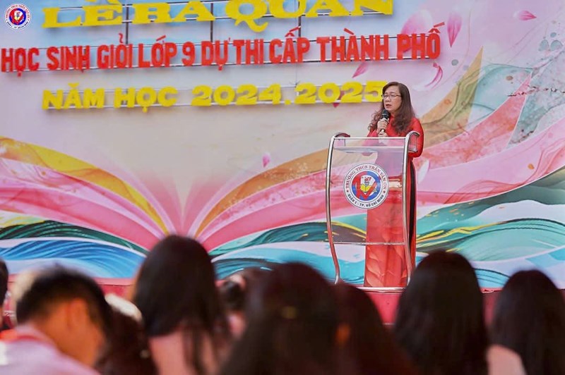 Lễ ra quân đội tuyển học sinh giỏi lớp 9 Quận 1 tham dự kỳ thi học sinh giỏi cấp Thành phố năm học 2024 - 2025