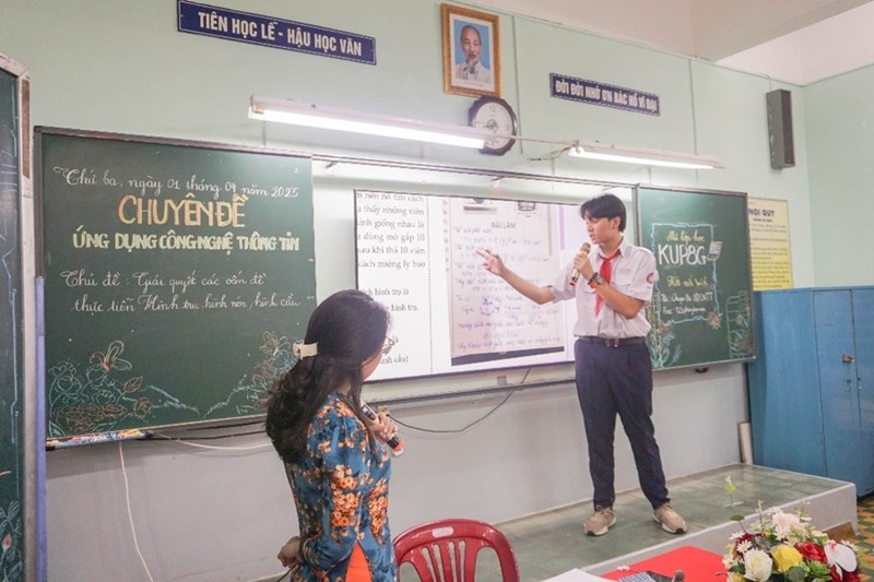 Chuyên đề Ứng dụng công nghệ thông tin – Chủ đề: “Giải quyết các vấn đề thực tiễn hình trụ, hình nón, hình cầu” - Bộ môn Toán tháng 4/2025