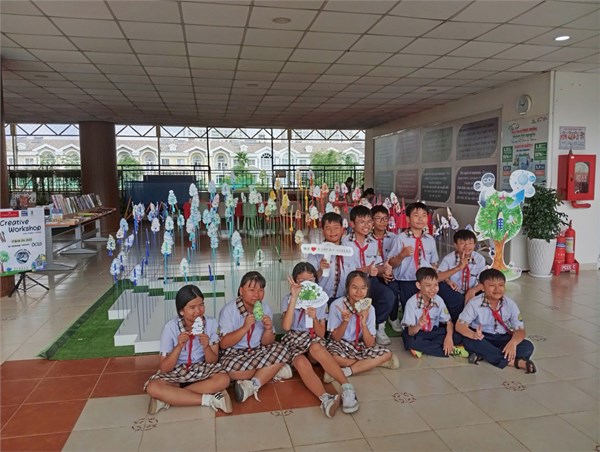THCS: Phòng Giáo dục và Đào tạo đã phối hợp cùng Trường Tiểu học - THCS - THPT Quốc Tế Canada tổ chức cho các Trường THCS trên địa bàn quận tham dự sự kiện Ngày hội sách - Book Fair 2025